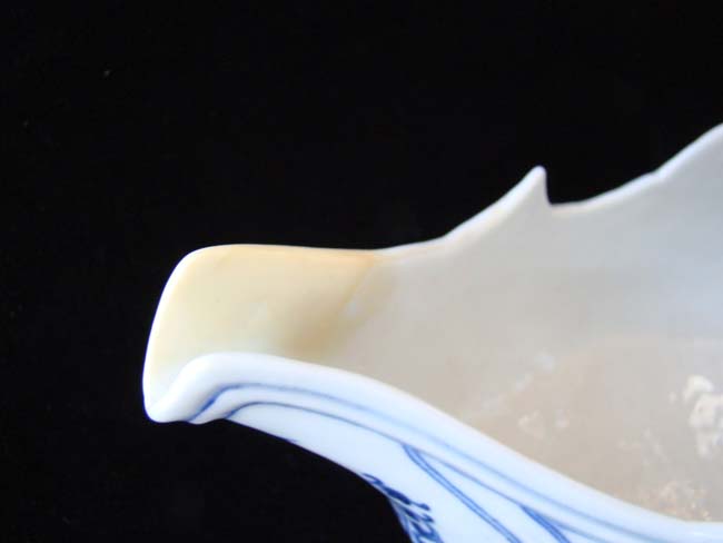 A Chinese Export Porcelain Armorial Sauce Boat circa 1765 — image 3